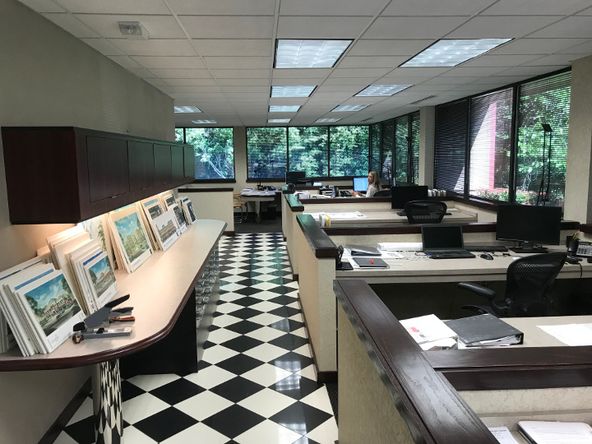 CORPORATE WOODS OFFICE BUILDING: 9990 College Blvd, Shawnee Mission, KS 66210